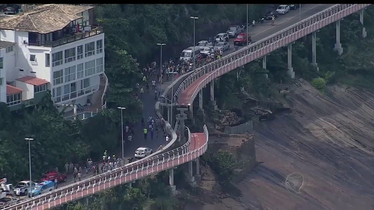 Ciclovia de R$ 45 milhões desaba e deixa dois mortos no Rio de Janeiro