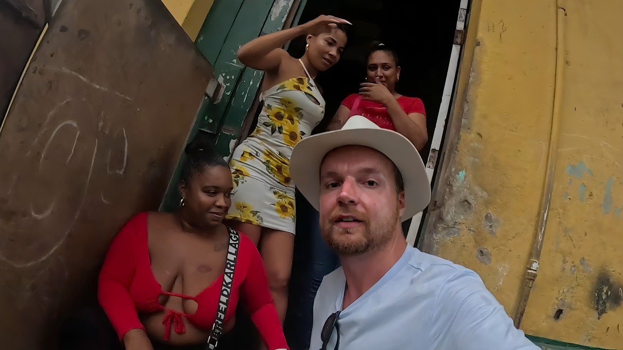 Девушки из района хотят меня, а уличная собака кусает меня 🇵🇦