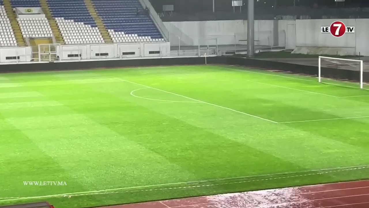 مع هطول امطار الخير … هكذا تبدو حال ارضية ملعب العربي الزاولي قبل مواجهة الوداد و الفتح الرياضي