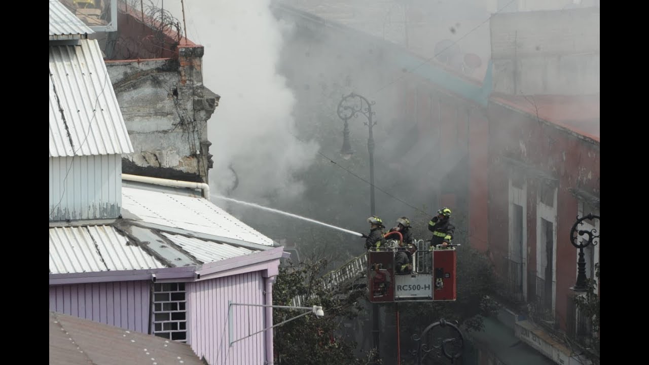 Fuerte incendio consume inmueble en el Centro de la CDMX - YouTube