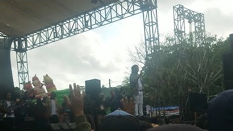 Om New Monata dalam acara petik laut sendang biru