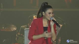 Morissette sings a medley of Love Songs originally made popular by Nina.