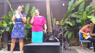 Download lagu BPR Lestari Quality Meeting Perform Antari dan Eka Hujan Gerimis aje