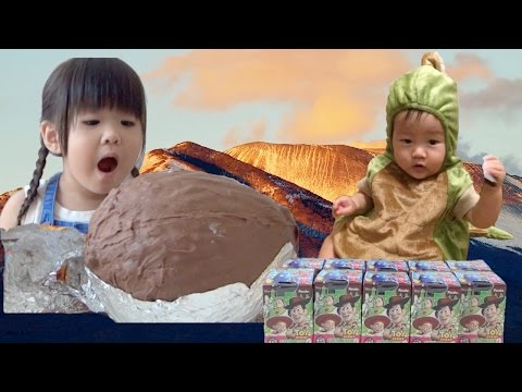 ドッキリ 恐竜出現 チョコエッグを開けると Disney Pixar Chocolate Egg 4