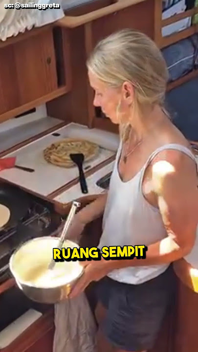 Masak di Dapur Goyang? Wanita Ini Bikin Takjub! 😱 #shorts