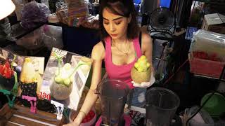 Melon Smoothie vendor in Bangkok - Angel´s Melon Smoothie at Rot Fai Night Market