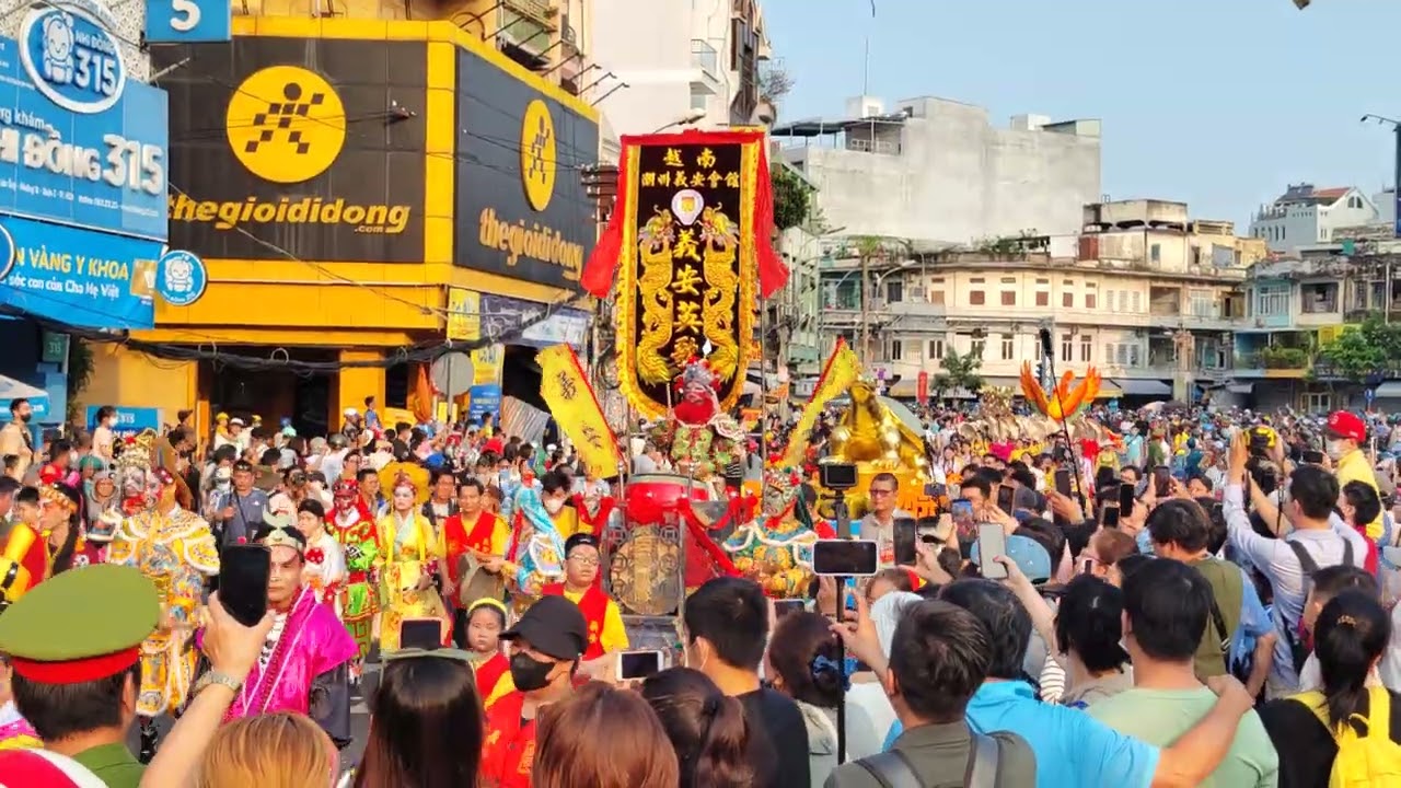 Đi coi lễ hội rằm tháng giêng tại quận 5 