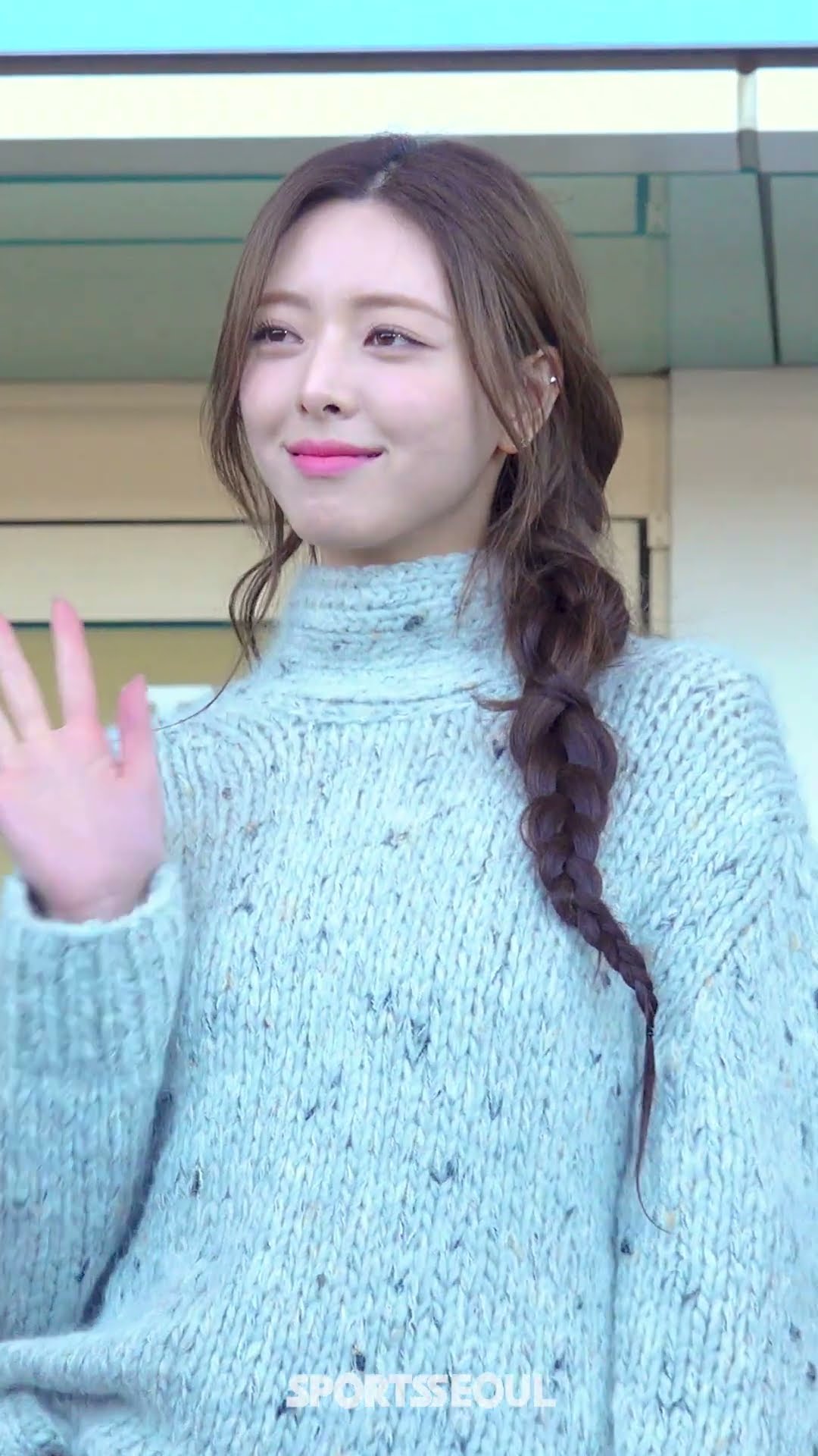 있지 유나, 오늘의 핫걸 등장