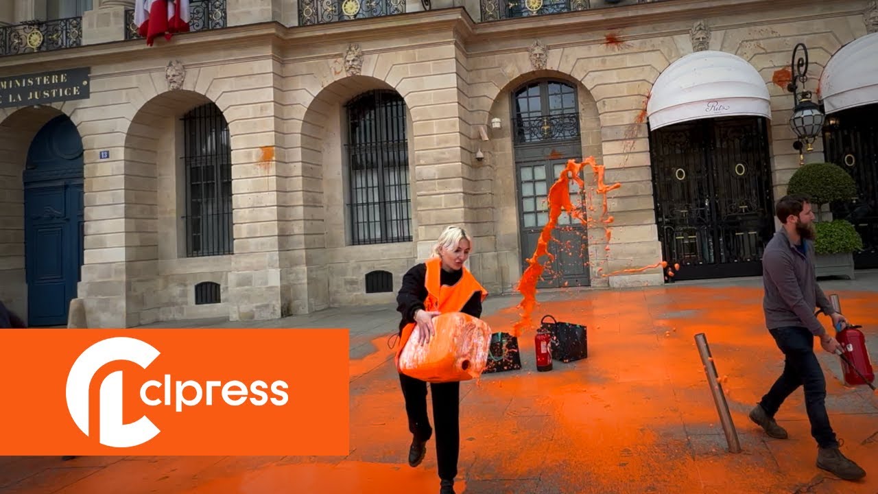 Le Ministère de la Justice recouvert de peinture orange par Dernière Rénovation (1er mai 2023 Paris)