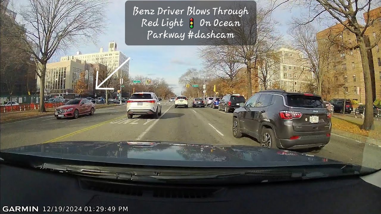 Benz Driver Blows Through Red Light 🚦 On Ocean Parkway #dashcam - YouTube
