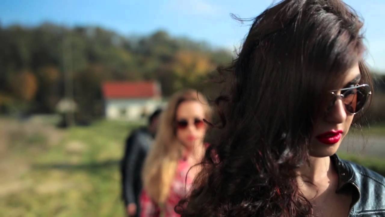 Mira Leteći Odred - Volim te još (official video) en YouTube Mira Leteći Odred - Volim te još (official video) en YouTube