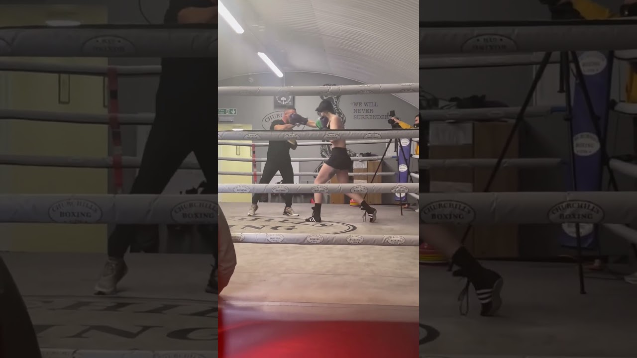 6ar6ie6 looking dangerous on the pads in open workout!  