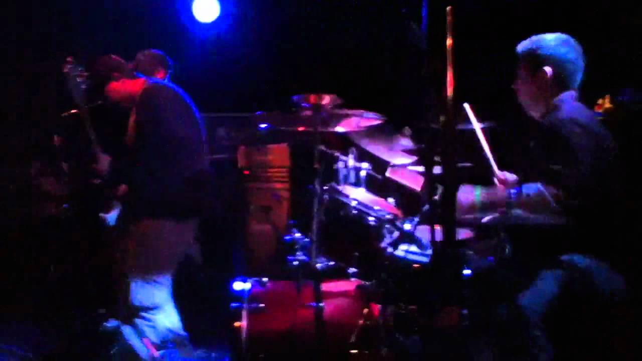 Mira Otis "Face It" live @ First Ave en YouTube Mira Otis "Face It" live @ First Ave en YouTube