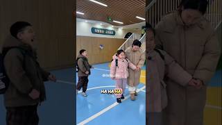 Kiki mengejek Caca berjalan seperti anak bebek #shortsfeed #drama #filmpendek #shorts