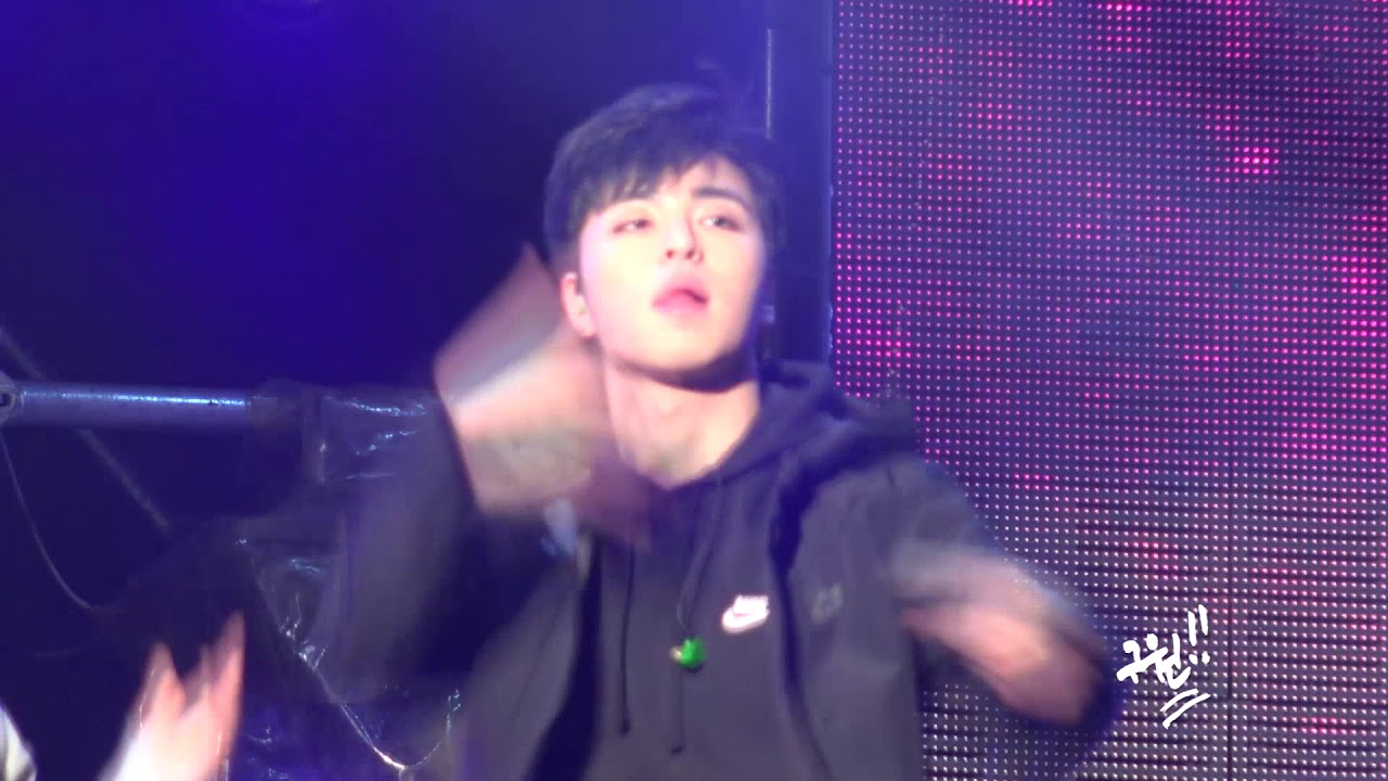 [구준회 직캠] 180303 NIKE Festival : '벌떼 B-DAY' JU-NE 준회 Focus