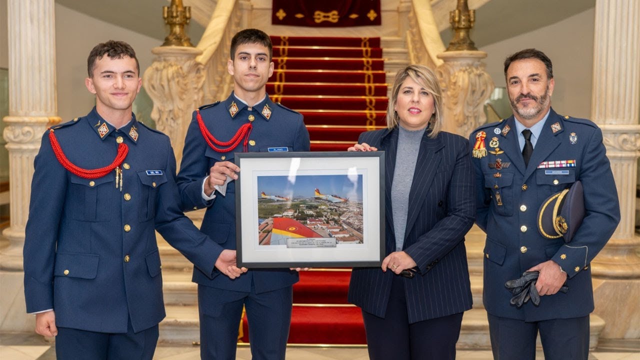 La alcaldesa de Cartagena recibe a los alumnos de la Academia General ...