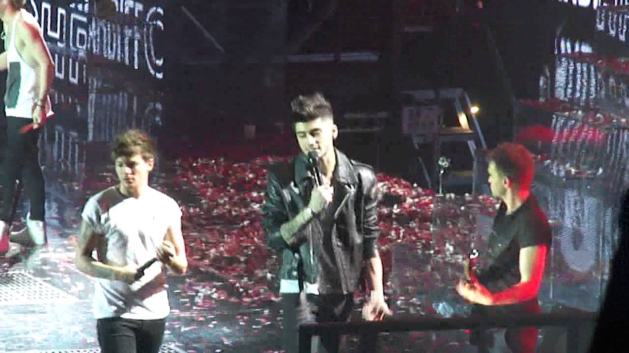 HD | One Direction - What Makes You Beautiful live in Herning, Denmark