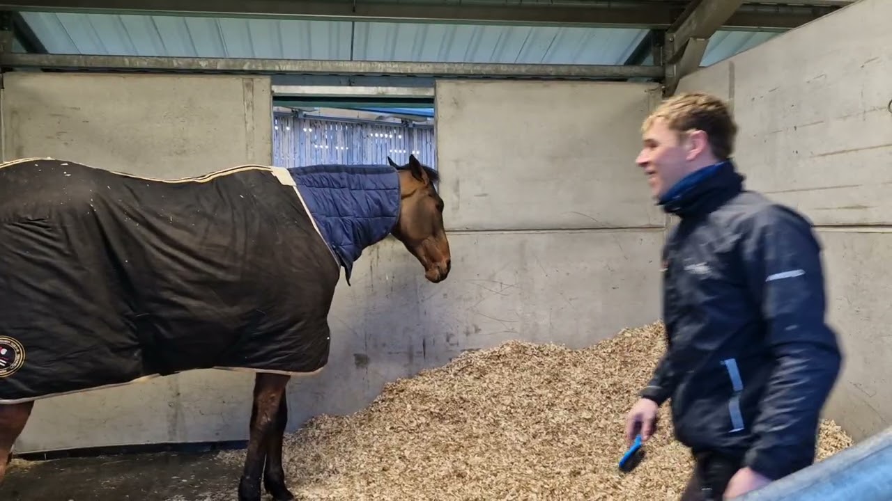 Пообщайтесь с Олли Уоркрайдером из The Jukebox Man и послушайте подборку песен в понедельник, 9 м...