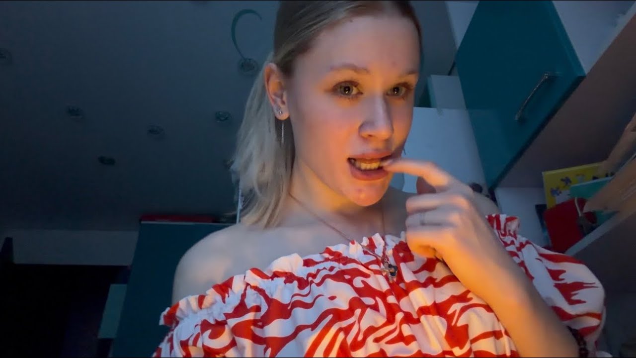 быстрый асмр прочитаю тебе гороскоп на год//fast ASMR reading of your horoscope for the year