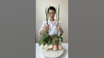 Florist tips on making a centerpiece #florist #flowerarrangement #flowers #flowerarrangementideas