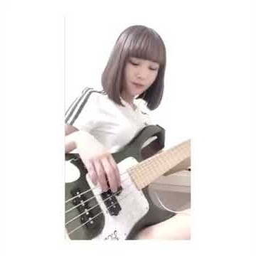 Japanese cute girl awesome base playing - Mina from girlfriend (Japanese Band)