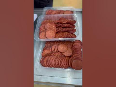 Как готовится пепперони #пепперони #халяль #пицца #колбаса #казань # ...
