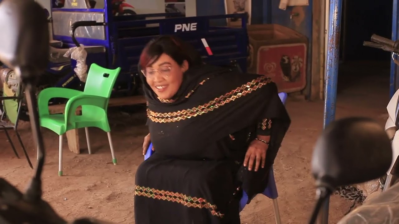 Tallco Poullo _ On ne critique jamais personne en sa présence.😅