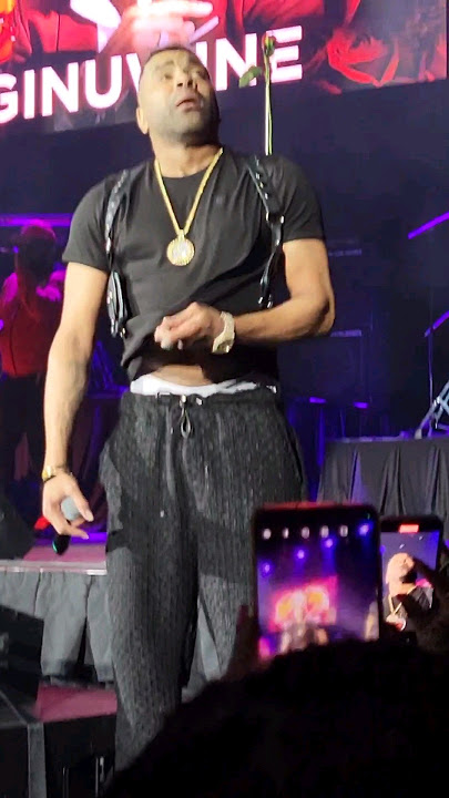 GINUWINE!! IN THOSE JEANS!!