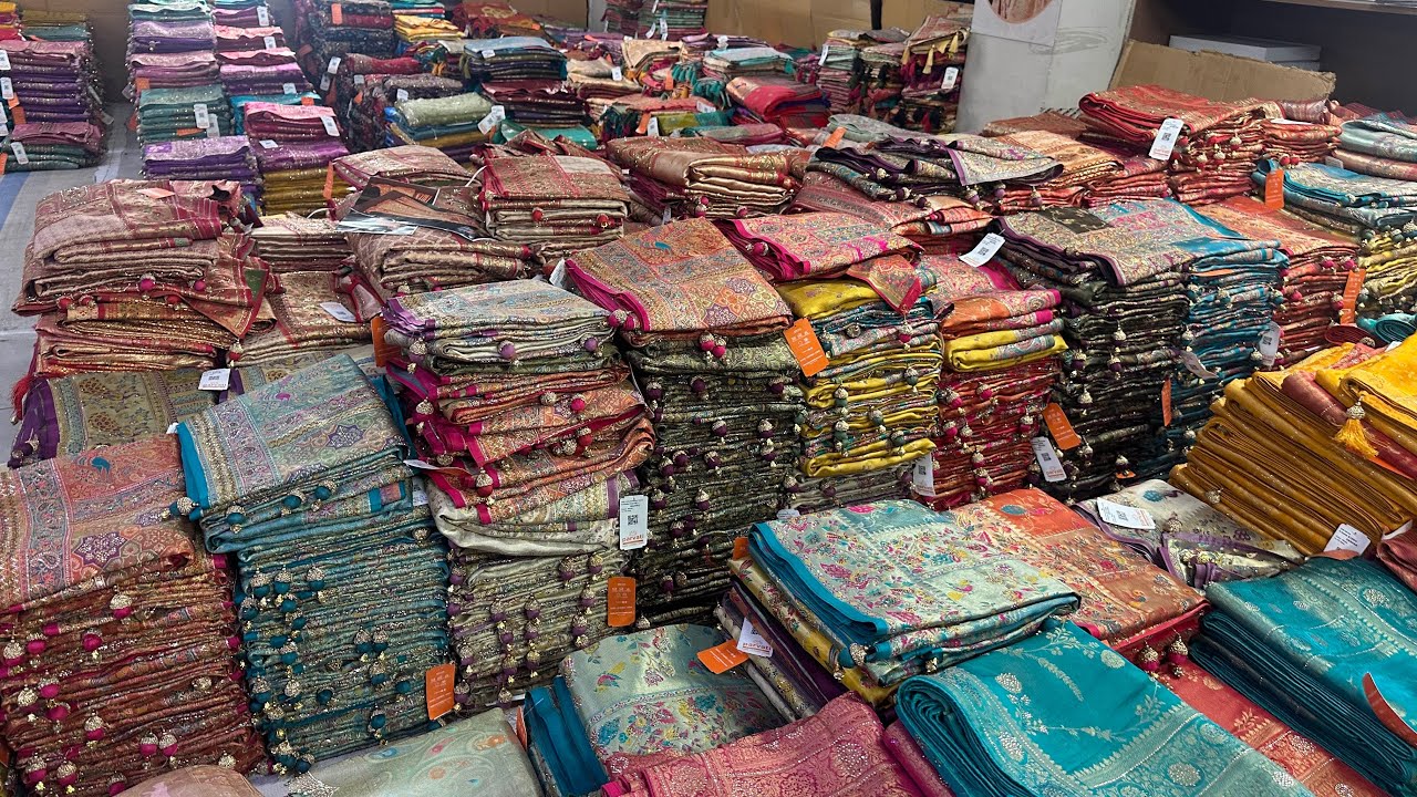 ऐसे साड़ी के कलेक्शन अपने कहीं और नहीं देखने को मिलेगा || wholesale saree market Surat Parnika India