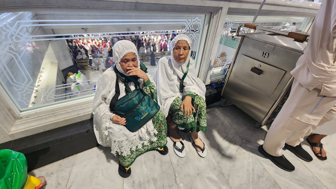 5JAM LG CEKOUT MAU PULANG KE🇮🇩 KASIAN 2 KAKA BERADIK TERPISAH DGN ROMBONGAN!! KEBINGUNGAN DPN KA'BAH