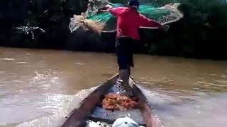 Đi quăng lưới bắt cá trên sông và kết quả thật không ngờ
