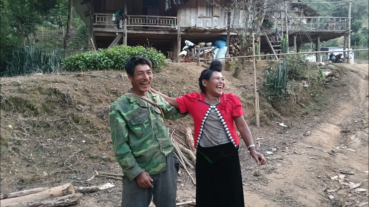 Mọi người đón xem cô chơ hát rất hài hước mọi người ơi 