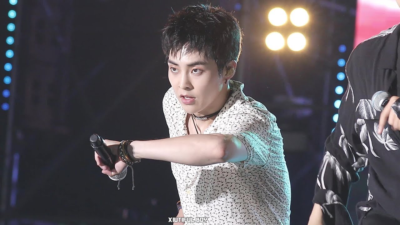 [4K] 180623 롯데패밀리콘서트 POWER 시우민 직캠 / EXO XIUMIN focus.