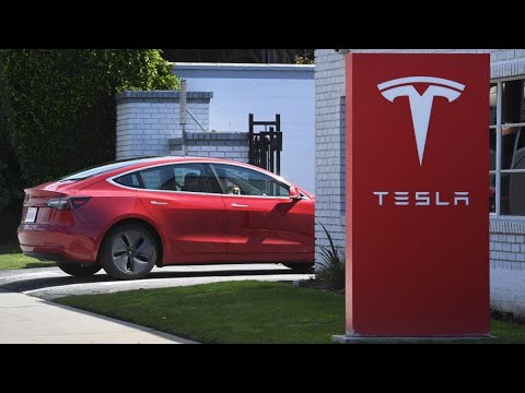Tesla Extends Win Streak as Market Cap Passes 0 Billion
