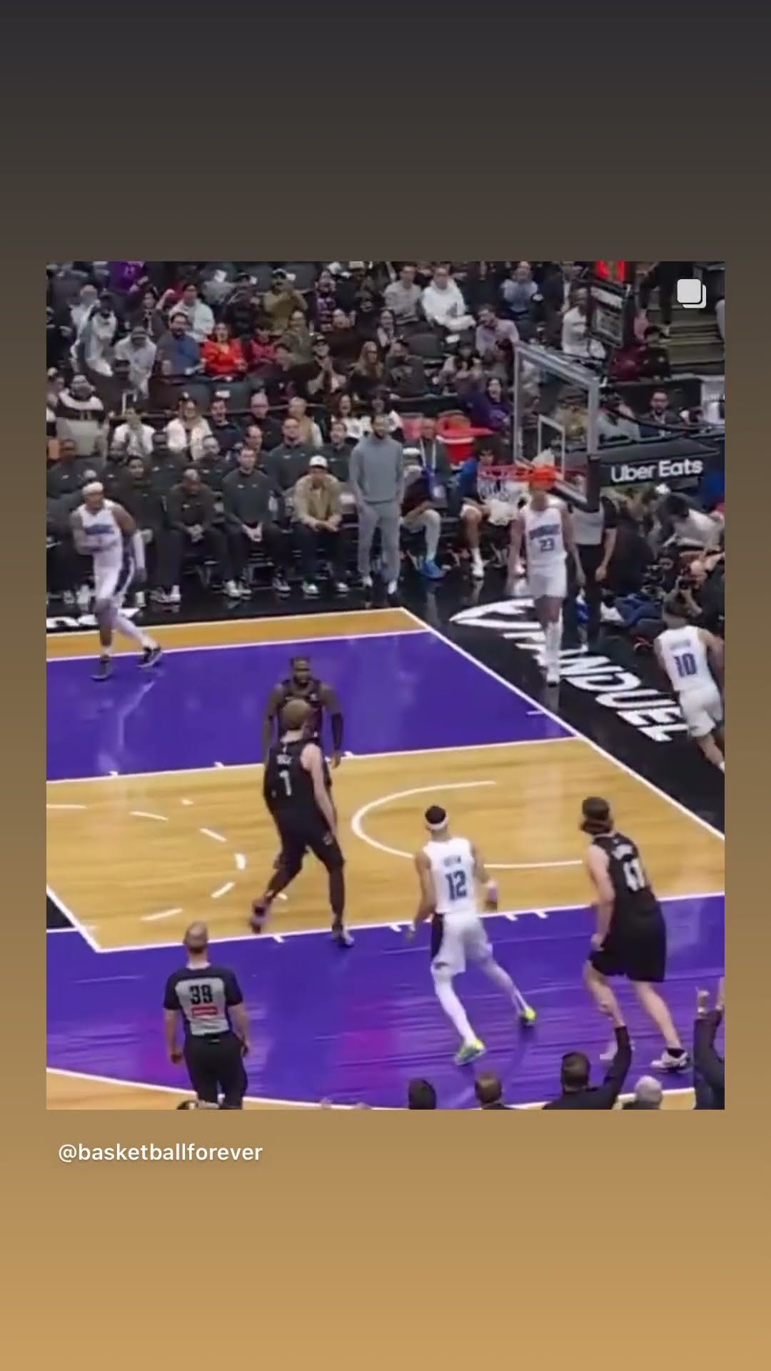 On his head #hoodnews #raptors #GradeyDick #NBA #basketball #sports #viralvideo #toronto #omg #how