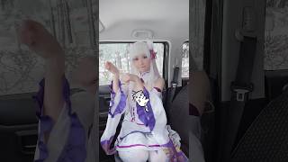 在雪地拍照好冷！ 在車裡的熱身運動ʕ•ᴥ•ʔ #cosplay