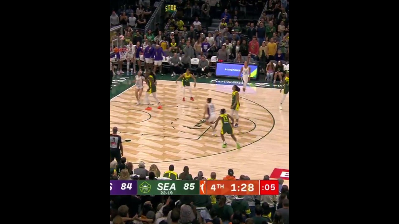 Dearica Hamby drops 27 points… and this go-ahead bucket as the @LASparks pull out the W on the road🔥