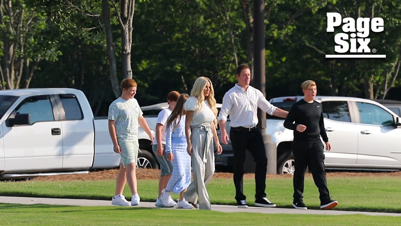 kim-zolciak-kroy-biermann-attend-church-with-their-kids-amid-bitter