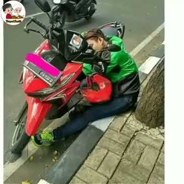 Foto foto driver gojek/grab bikin sedih
