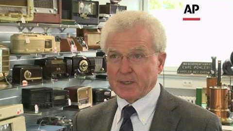 One of the only six surviving original 1976 Apple 1 computers sells for more than US$650,000