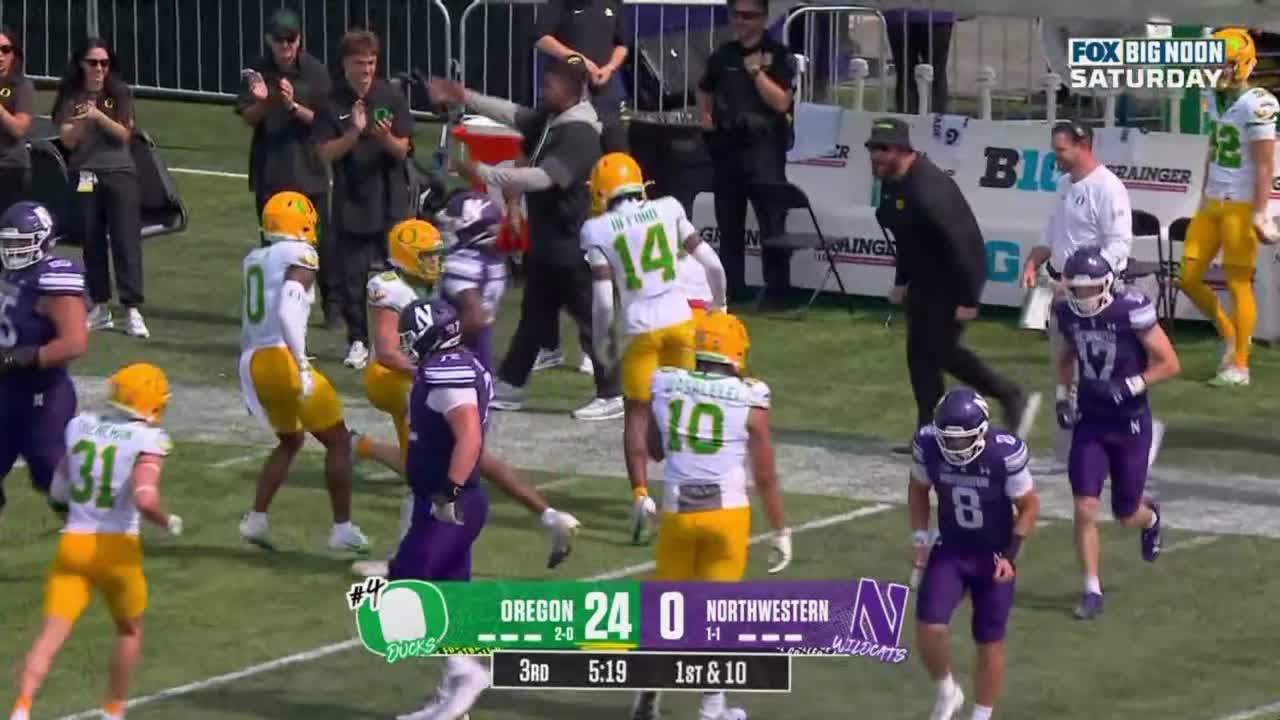 Jerry Mixon with the INTERCEPTION vs. Northwestern | Oregon Football
