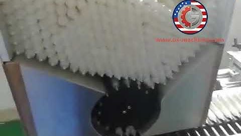 Automatic glue stick bottle loading tank feeding horizontal rolling labeling machine labeler line