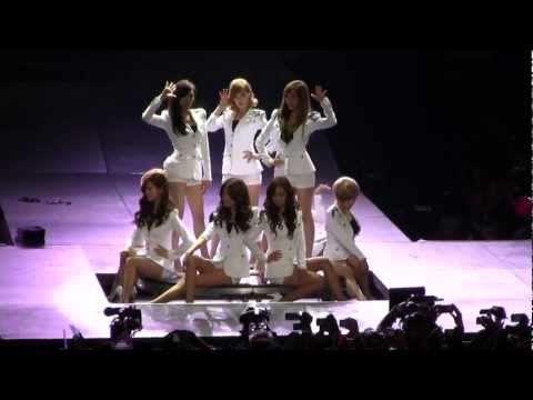 SMTown Live NY SNSD Tell Me Your Wish Genie  [111023] [fancam]