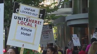Workers at Chicago hotel hit the picket line