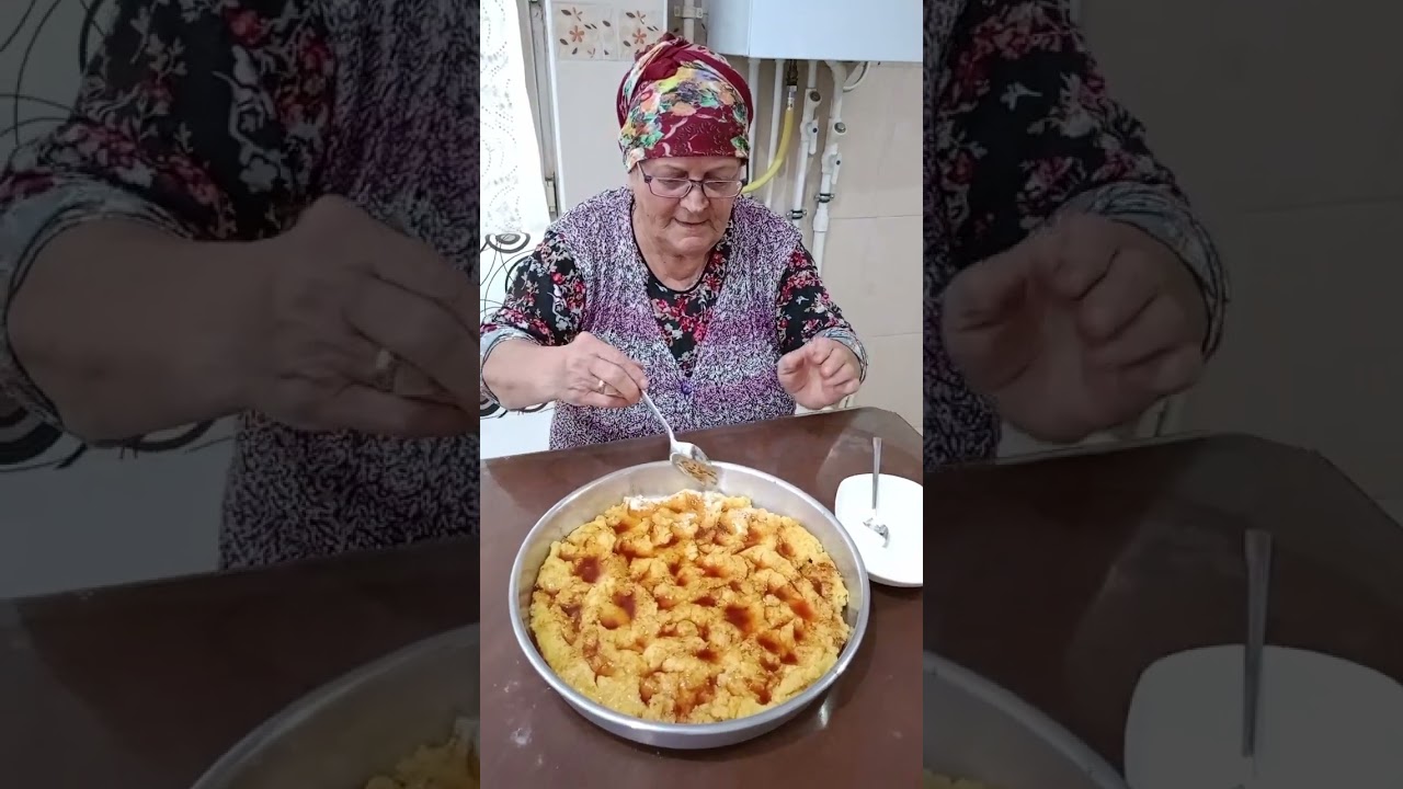 Kaçamak mısır 🌽 unuyla tereyağlı üzerine yağıyla enfes lezzetli ☺ annecimin ellerine sağlık ♥