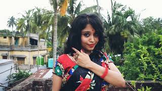 Bahon Mein Chale Aao