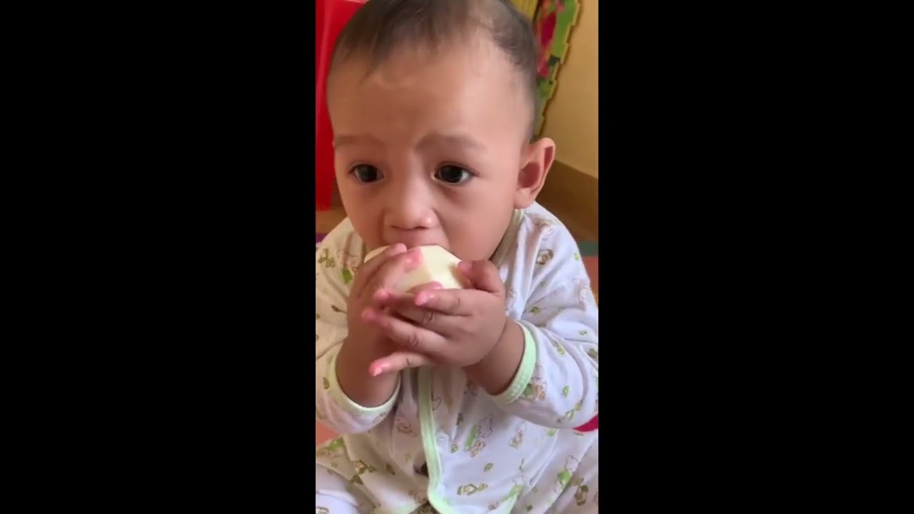 Mum Help Me Please I Want To Eat This Apple YouTube mum-help-me-please-i-want-to-eat-this-apple-youtube