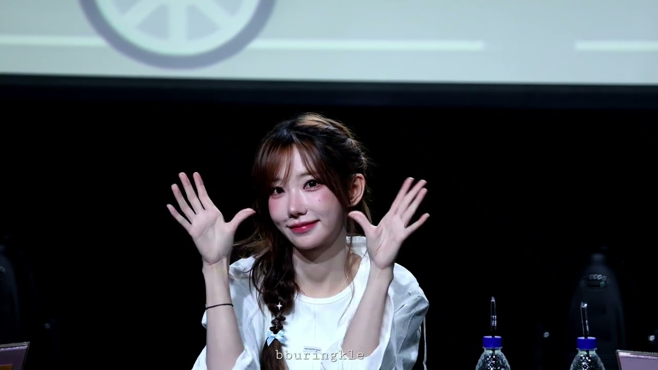 [4K] 20250823 QWER 디어마이뮤즈 팬싸인회 [2부] 멤버 입장+싸인 시작 전까지의 모습