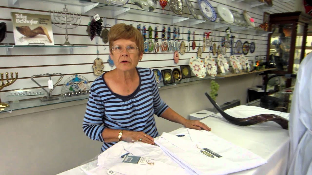 Kittel Plain Design With Buttons