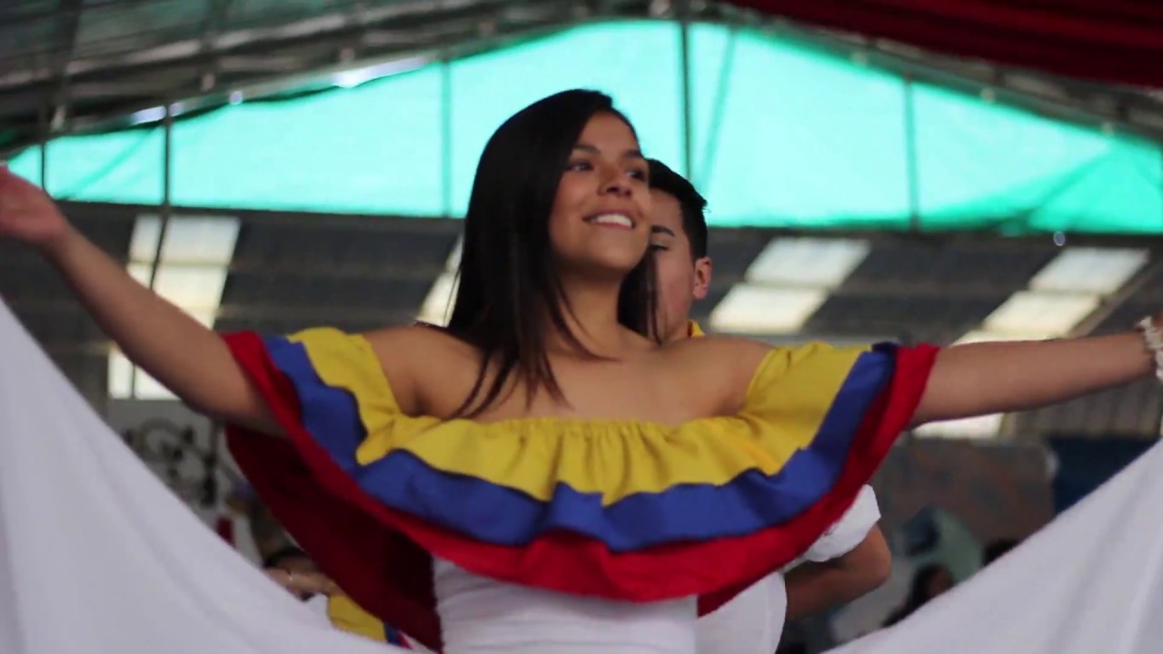 8- Pollera Colorá. Presentación 4tos medios 2018G Colegio American Academy